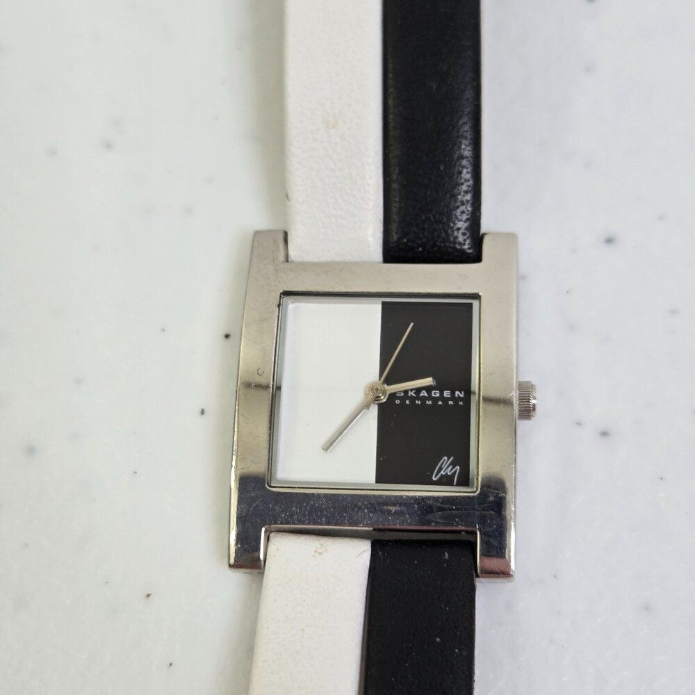 Skagen Womens Watch Black and White 228SSLW-B Denmark Leather Mod Retro